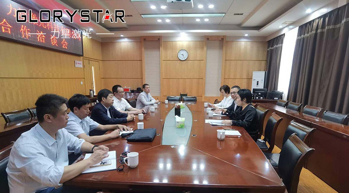 1946伟德手机版下载 | 刘总经理回访母校南阳理工学院